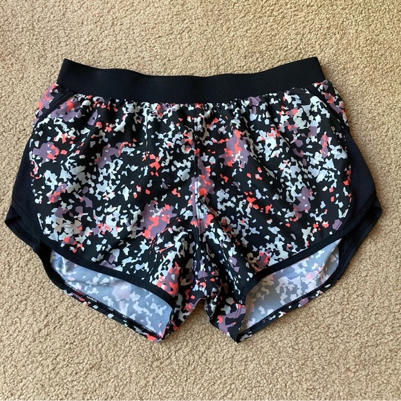 Under Armour Women’s Fly-by Shorts Running Athletic Small Multi Print Floral - Picture 1 of 5